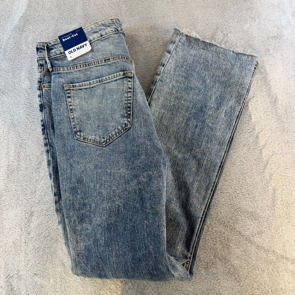NWT Old Navy Extra High Rise Kicker Boot Cut Jeans Women's Size 6 Light Wash But